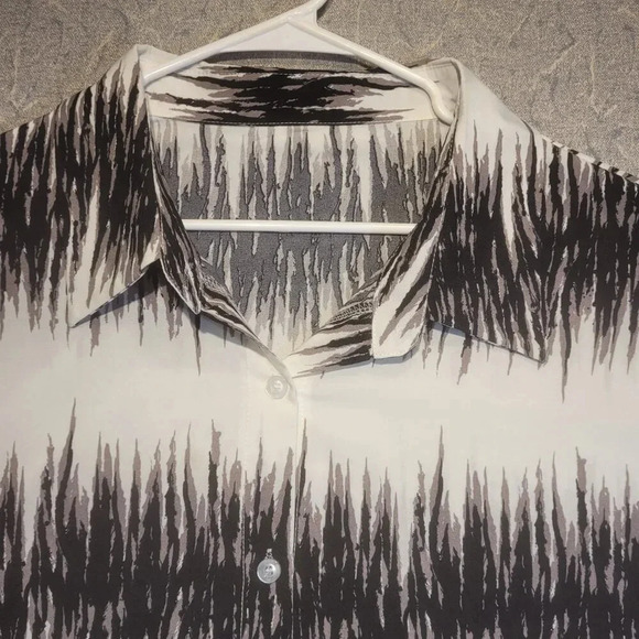 Women's SHEIN CURVE  Black & White Long Sleeve Button Down Blouse Size 4 XL - Picture 4 of 9
